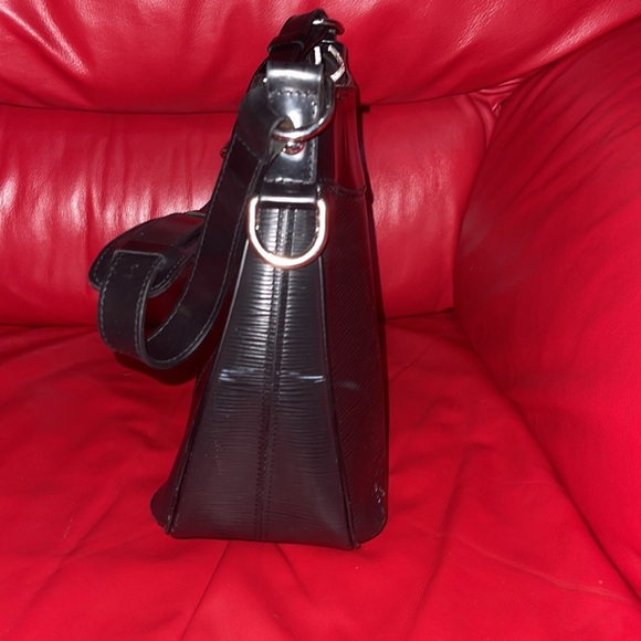 Black Louis Vuitton Turenne GM Epi Leather Shoulder bag. - Picture 5 of 6